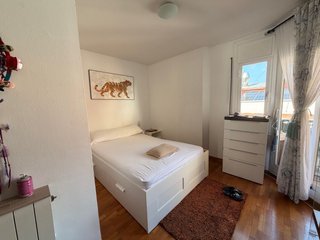 Alquilar habitación  para mujer.