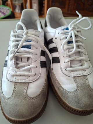 Zapatillas Adidas Blancas y Negras