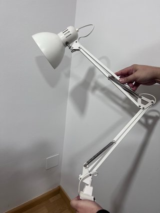 Lámpara de escritorio articulada blanca