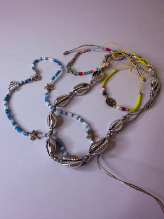Set de 4 Pulseras con Abalorios