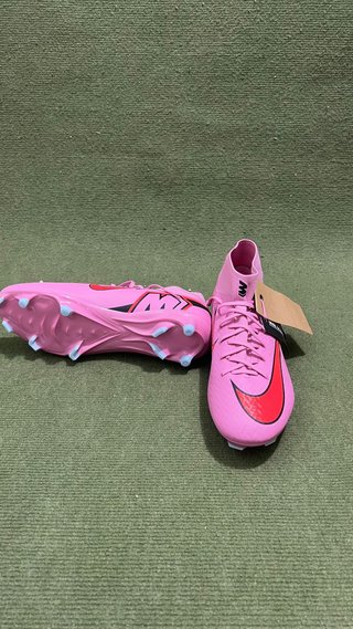 Botas de fútbol Nike Mercurial rosas