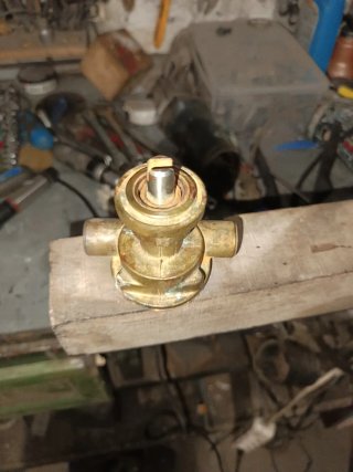 Bomba de agua de latón