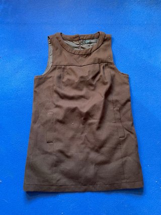 Vestido corto tipo pichi marrón