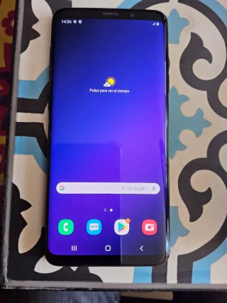 Samsung Galaxy S9+ con design stilizzato e finitura nera