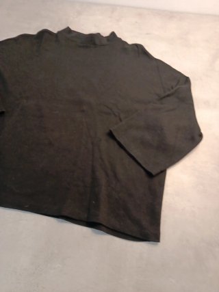 Jersey Negro de Cuello Alto