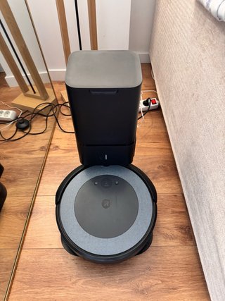 Robot Aspirador iRobot Roomba i3 con Base