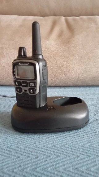 Walkie Talkie Midland XT70 con Base para piezas