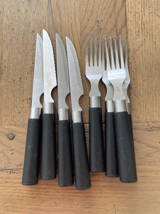 Set de 4 Tenedores y Cuchillos de Carne