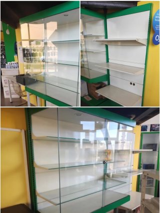 Vitrina Expositora de Cristal y Metal y Estantería