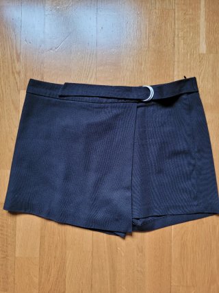 Falda-pantalón negra Stradivarius