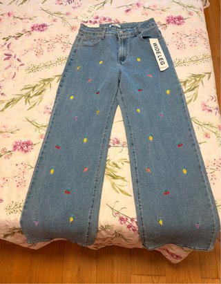 Pantalón Vaquero Wide Leg con Frutas