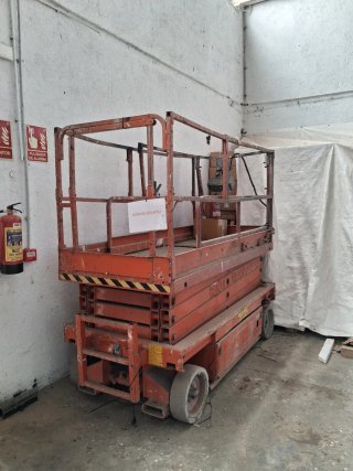PLATAFORMA ELEVADORA DE TIJERA ELÉCTRICA