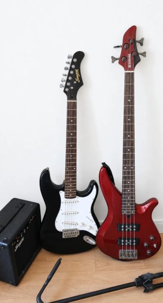Set Guitarra, Bajo Yamaha y Amplificador