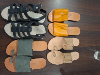 Lote de 4 pares de sandalias de piel