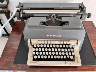 Máquina de escribir Olivetti Linea 98