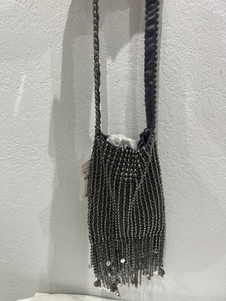 Bolso de hombro Zara con abalorios metálicos