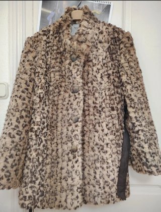 Chaquetón de peluche estampado