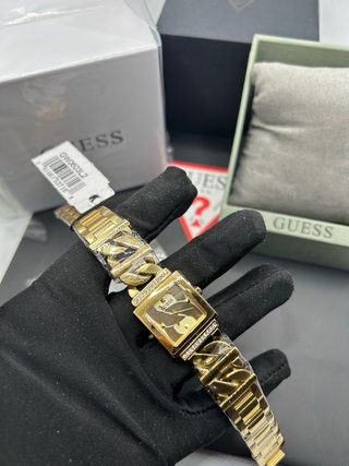 Reloj Guess Dorado
