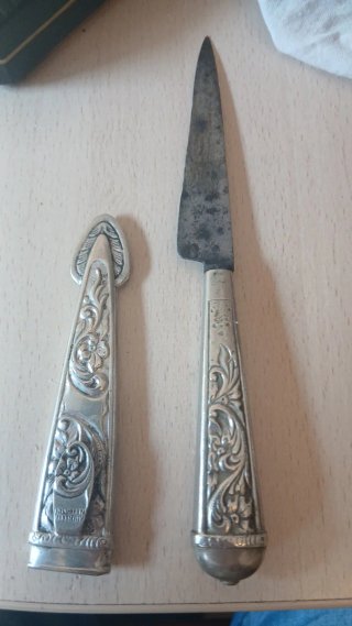 Cuchillo con Funda Decorada