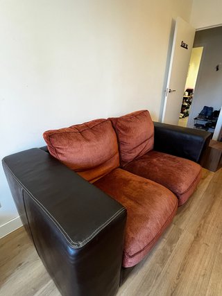 Sofá 2 plazas piel real (precio negociable)