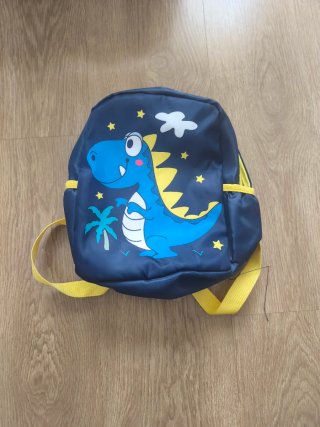 Mochila pequeña infantil con dinosaurio
