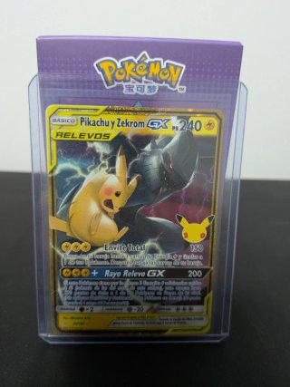 Carta Pokémon Pikachu y Zekrom GX 30 Aniversario