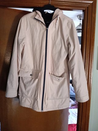 Chaqueta Impermeable Beige Pull&Bear