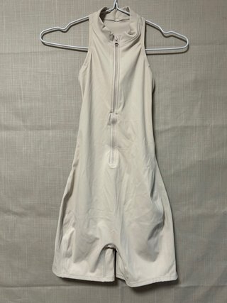 Mono deportivo beige talla S