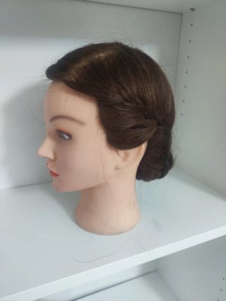 Maniquí de Peluquería con Cabello Castaño