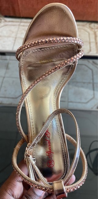 Sandalias de tacón doradas talla 38