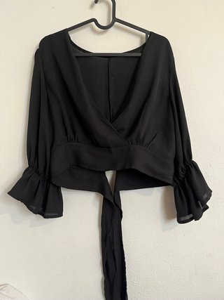 Blusa Negra con Lazos