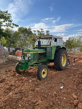 Tractor John Deere 2135