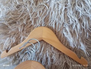 Set de perchas de madera para bebé y niñ@s.