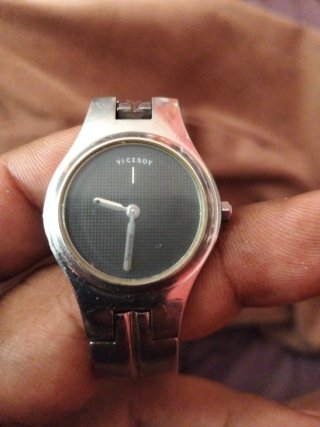Reloj Viceroy Plateado y Negro.solo poner pila