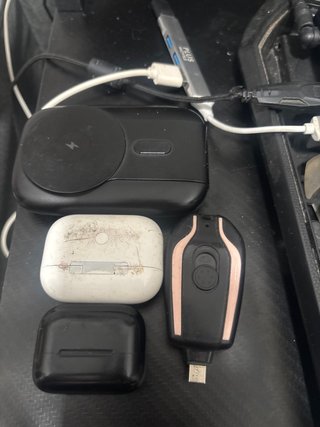 Cargador portátil y auriculares