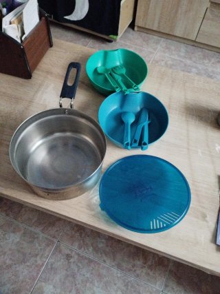 Set de Camping: Cazo y Cubiertos