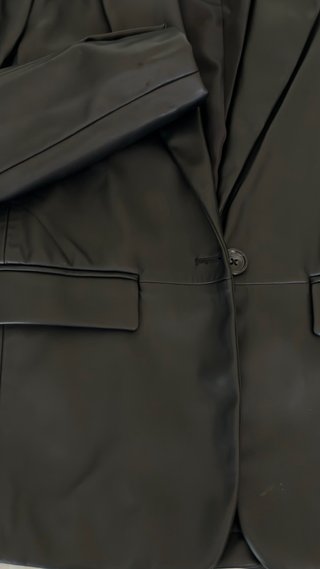 Chaqueta de piel sintética negra