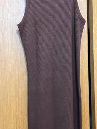 Vestido corto de canalé marrón