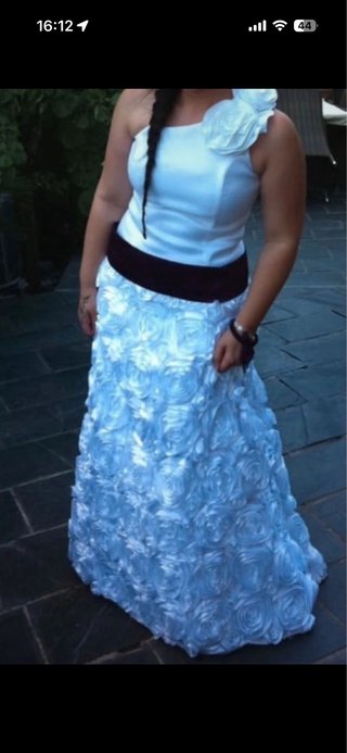 Vestido de novia con detalle floral