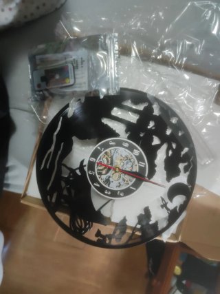 Reloj de pared hecho con disco de vinilo