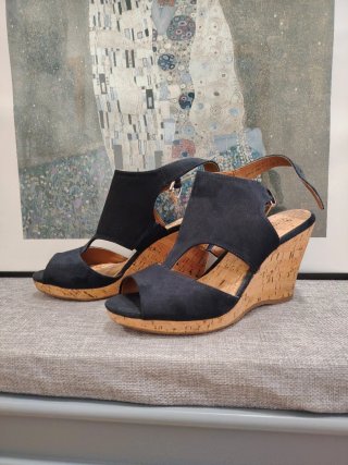 Sandalias de cuña azul marino con plataforma
