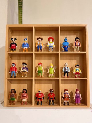 Colección Figuras Disney Playmobil con Estante