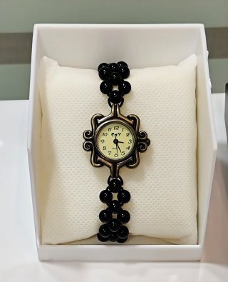 Reloj de Pulsera con Cuentas Negras