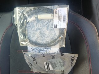 Sensores de desgaste y cuatro pastillas de freno