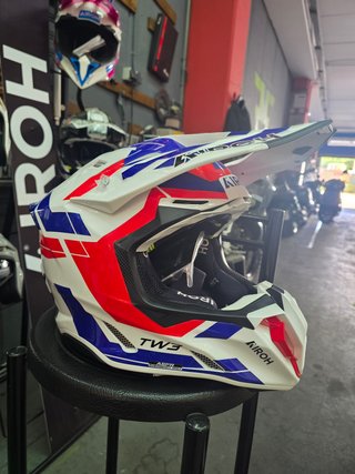 Casco Airoh Twist 3