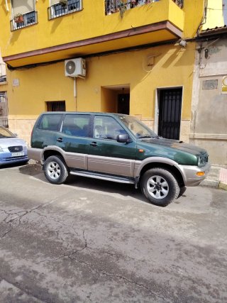 Nissan Terrano II 2004