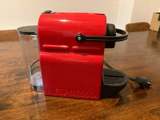Cafetera Nespresso Inissia Roja