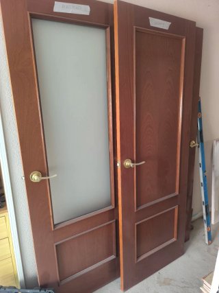 Puertas Macizas de Madera y 1 doble con cristal