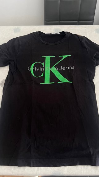 Camiseta Calvin Klein Negra y Verde