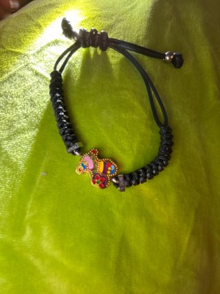 Pulsera del estilo de Tous con motivo multicolor